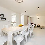 Empirent Mucha Apartments